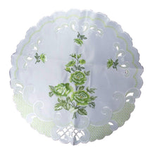 Lade das Bild in den Galerie-Viewer, Zart grüne Rosen Tischläufer Tischdecke Mitteldecke gestickt weiss