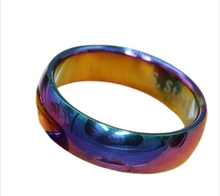 Lade das Bild in den Galerie-Viewer, Rainbow Glow Ring Bandring Partnerring Regenbogenfarben Edelstahl, 6 mm breit