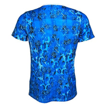Lade das Bild in den Galerie-Viewer, Blaues T-Shirt Westernshirt bedruckt mit Cowboystiefeln und Cowboyhut