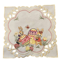 Lade das Bild in den Galerie-Viewer, Osterdecke beige rosa Ostern Osterhasen Tischläufer Tischdecke Mitteldecke