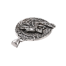 Lade das Bild in den Galerie-Viewer, Fenrir’s Shield of Fury Edelstahl Kettenanhänger – beidseitig graviert