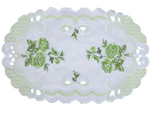 Lade das Bild in den Galerie-Viewer, Zart grüne Rosen Tischläufer Tischdecke Mitteldecke gestickt weiss