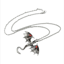 Lade das Bild in den Galerie-Viewer, Drachenwächter Amulett Kette mit großem Drachenanhänger, 5 Farben