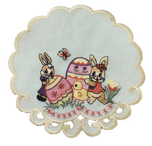 Lade das Bild in den Galerie-Viewer, Osterdecke beige rosa Ostern Osterhasen Tischläufer Tischdecke Mitteldecke
