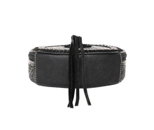 Lade das Bild in den Galerie-Viewer, Ronda runde Handtasche Schultertasche Westerntasche Florale Prägung Quaste Niete