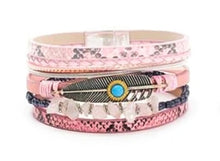 Lade das Bild in den Galerie-Viewer, Lederarmband im Westernstyle Country Feder Perlen türkise Steine 5 Stränge