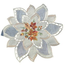 Lade das Bild in den Galerie-Viewer, Eichen Ahorn Kastanie Herbst Tischläufer Tischdecke Mitteldecke Deckchen creme