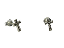 Lade das Bild in den Galerie-Viewer, „FaithSpark“ Ohrstecker Kreuz – 925er Silber – ca. 8 x 5 mm