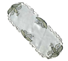 Lade das Bild in den Galerie-Viewer, Weiße Maiglöckchen Tischläufer Tischdecke Mitteldecke Deckchen gestickt