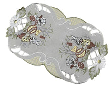 Lade das Bild in den Galerie-Viewer, Osterhasen silber / grau Tischläufer Tischdecke Mitteldecke Deckchen gestickt