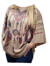Lade das Bild in den Galerie-Viewer, Mocha Eleganter Damen-Poncho mit Stretch-Anteil, Traumfänger Motiv