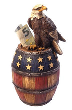 Lade das Bild in den Galerie-Viewer, Spardose Sparbüchse Adler / Fass Eagle & Barrel US Flagge Cowboy Western Vögel