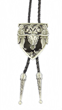 Lade das Bild in den Galerie-Viewer, Bolo Tie Westernkrawatte Pfeilspitze mit Longhorn Skull Federn Line Dan
