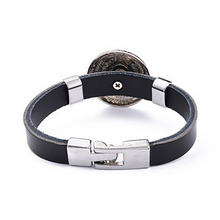 Lade das Bild in den Galerie-Viewer, Armband Lederarmband mit türkisem Stein auf rundem Concho Biker Western Country
