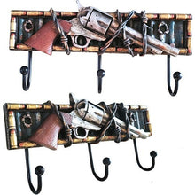 Lade das Bild in den Galerie-Viewer, Kleiderhaken Garderobe Hakenbrett Colt Pistole Western 3 Haken