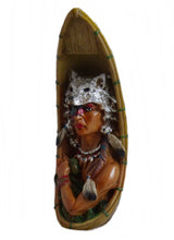 Lade das Bild in den Galerie-Viewer, Indianer Figur Kanu Einbaum Westerndekoration 4 Variationen 22,5 cm