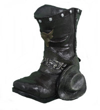 Lade das Bild in den Galerie-Viewer, Dekofigur Stiftehalter Stiftebox Vase Cowboystiefel mit Colt oder Cowboyhut
