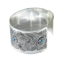 Lade das Bild in den Galerie-Viewer, Breiter Armreifen Armspange aus German Silver Handgraviert mit türkisen Steinen