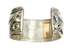 Lade das Bild in den Galerie-Viewer, Armreif Armspange 925er Sterling Silber Bärenkralle Türkis Koralle Handarbeit