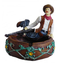 Lade das Bild in den Galerie-Viewer, Aschenbecher im Westernstyle, Western Cowboy Colt / Winchester handbemalt