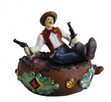 Lade das Bild in den Galerie-Viewer, Aschenbecher im Westernstyle, Western Cowboy Colt / Winchester handbemalt