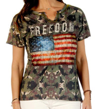 Lade das Bild in den Galerie-Viewer, Freedom Camouflage Flagge USA T-Shirt Tarnmuster