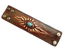 Lade das Bild in den Galerie-Viewer, Echt Lederarmband Westernarmband BREIT braun türkiser Stein