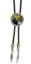 Lade das Bild in den Galerie-Viewer, Labradorit Vintage Bolo Tie Westernkrawatte Heulender Wolf versilbert