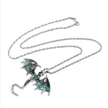 Lade das Bild in den Galerie-Viewer, Drachenwächter Amulett Kette mit großem Drachenanhänger, 5 Farben
