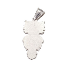 Lade das Bild in den Galerie-Viewer, Wise Owl Steel Eulen-Anhänger aus Edelstahl – 33 × 16 × 4 mm – Öse 4,5 × 7 mm
