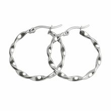 Lade das Bild in den Galerie-Viewer, Twist Elegance Creolen aus Edelstahl, gedreht, silberfarben
