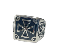 Lade das Bild in den Galerie-Viewer, Herrenring „Iron Cross Legacy“ – Edelstahl Siegelring mit Kreuz, 20 mm
