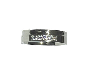 Crystal Forge Edelstahlring mit fünf eingefassten Zirkoniasteinen, 6 mm breit