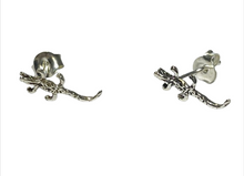 Lade das Bild in den Galerie-Viewer, Silberne Flusswächter Ohrstecker Krokodil 925er Silber, ca. 13 x 6 mm
