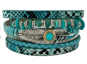 Lederarmband im Westernstyle Country Feder Perlen türkise Steine 5 Stränge