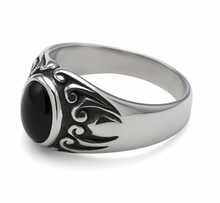 Lade das Bild in den Galerie-Viewer, Edelstahlring „Shadow Flame“ mit schwarzem Stein
