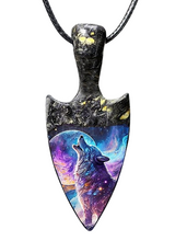 Lade das Bild in den Galerie-Viewer, Lunar Wolf – Night Spirit Kette Wolf Anhänger – Wachsband 43 + 5 cm – Fantasy
