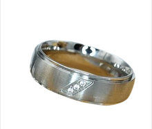 Lade das Bild in den Galerie-Viewer, Silver Trinity Line Ring Bandring Partnerring mit 3 Zirkonia Edelstahl,  7 mm
