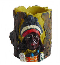 Lade das Bild in den Galerie-Viewer, Stiftehalter Vase Köcher im Westernstyle Indianer auf Baumstamm handbemalt
