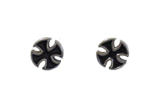 Lade das Bild in den Galerie-Viewer, 1 Paar Ohrringe Ohrstecker Eisernes Kreuz aus Edelstahl 10 mm schwarz silber

