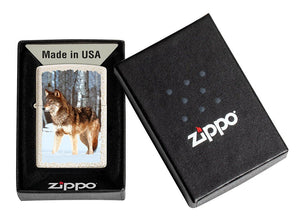 Zippo Feuerzeug Wolf in Snowy Forest Design in Zippobox