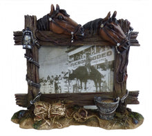 Lade das Bild in den Galerie-Viewer, Bilderrahmen Fotorahmen 3 D Pferd Fohlen Cowboy Westerndekoration
