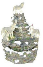 Lade das Bild in den Galerie-Viewer, Elektrischer Wasserfall mit Wölfen handbemalt aus Polyresin Wolf Wolfsrudel 31cm
